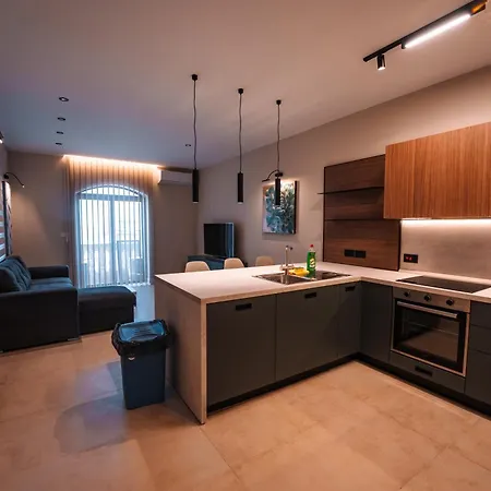 Modern 2 Bed & 2 Bth *