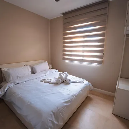 Modern 2 Bed & 2 Bth Apartmán *