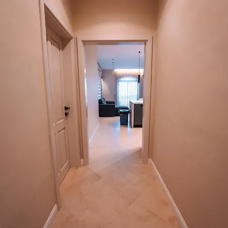 Modern 2 Bed & 2 Bth דירה