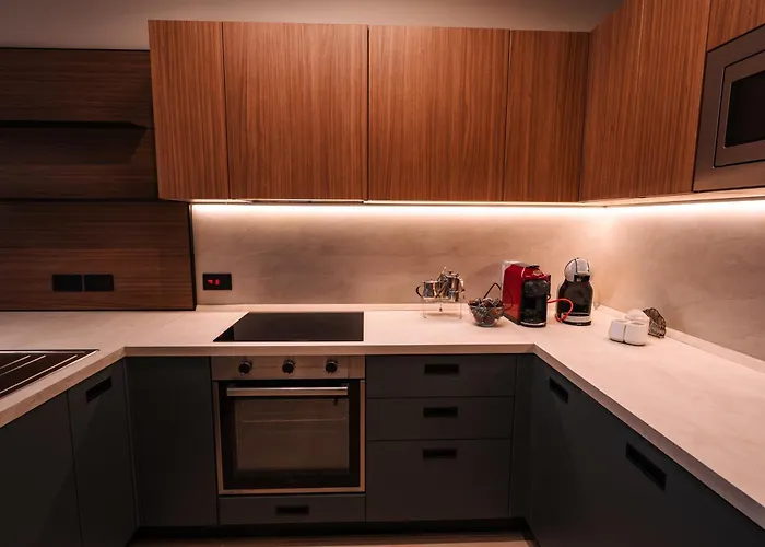 Modern 2 Bed & 2 Bth