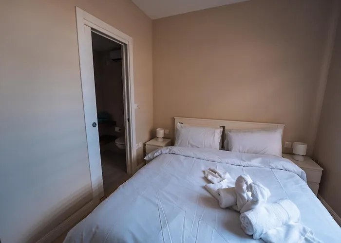 Apartment Modern 2 Bed & 2 Bth *